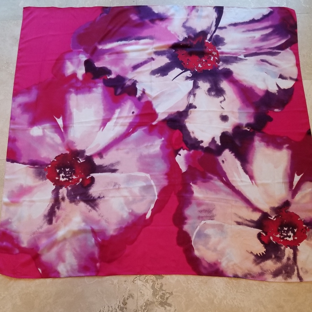 Big flower print silky scarf